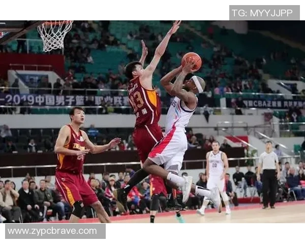 广州队迎战浙江稠州银行全力争胜展现篮球魅力与团队精神